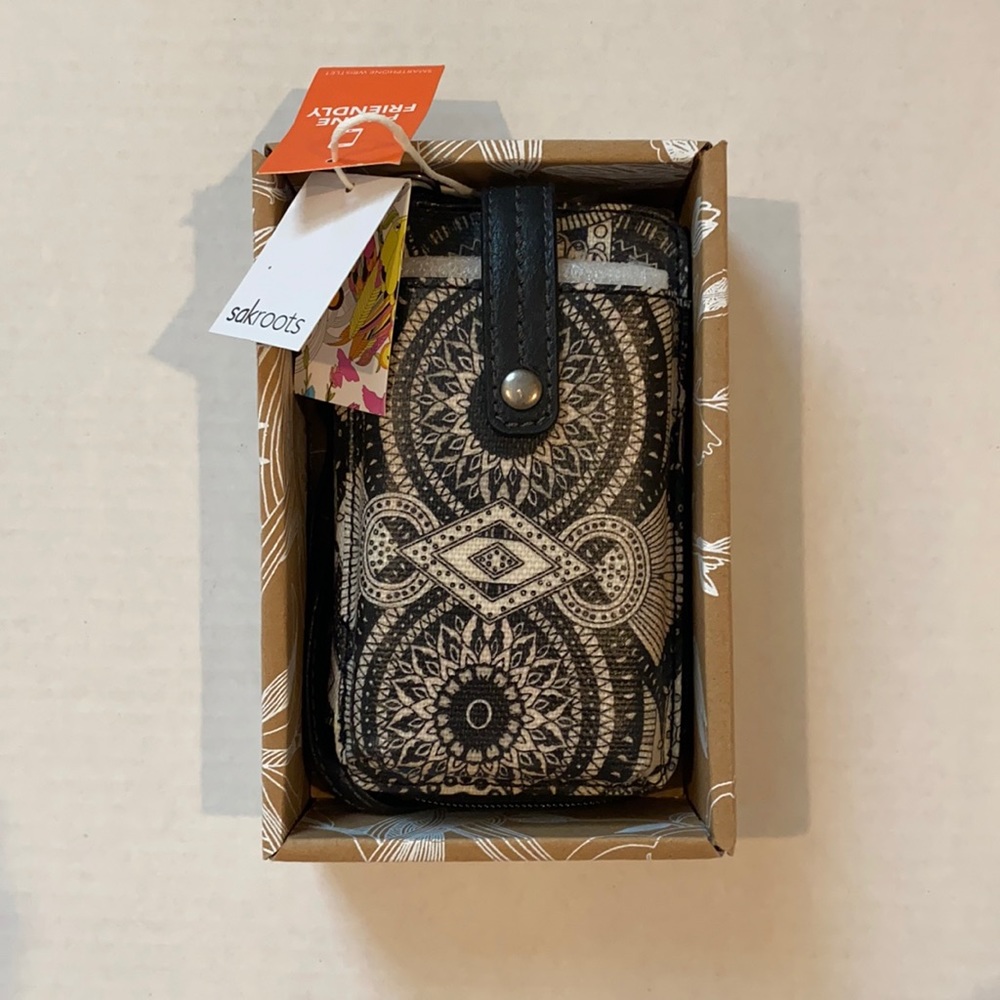 Brand new! 3 in 1 wallet, wristlet & crossbody bag